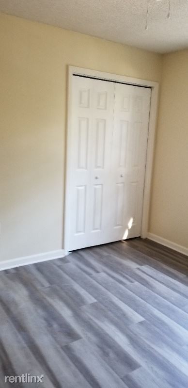 Building Photo - 3 br, 2.5 bath House - 881 long Point Road