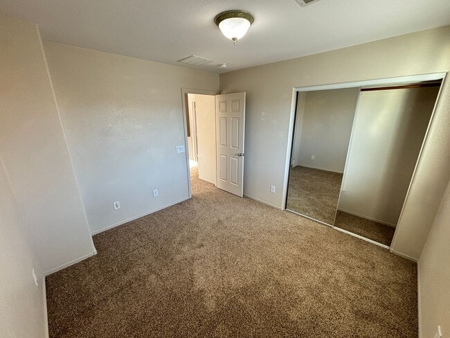 Building Photo - Gorgeous 3bed / 2.5bath home in the Silverstone Ranch community!