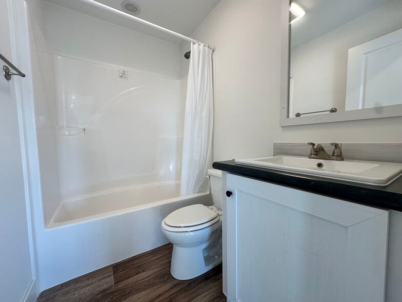 Building Photo - 29 Cavalier St N