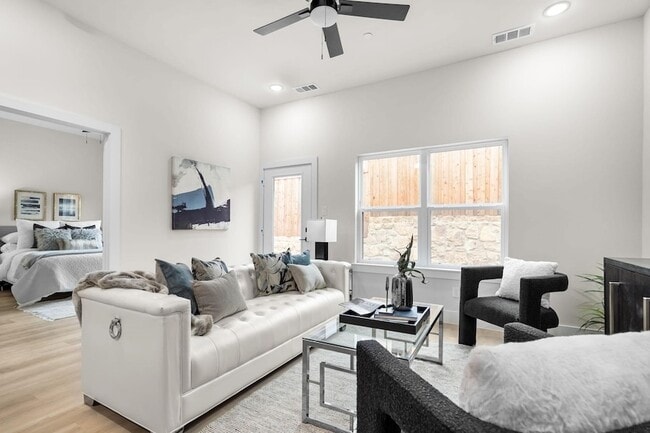 Building Photo - 2340 Alsiddiq Dr