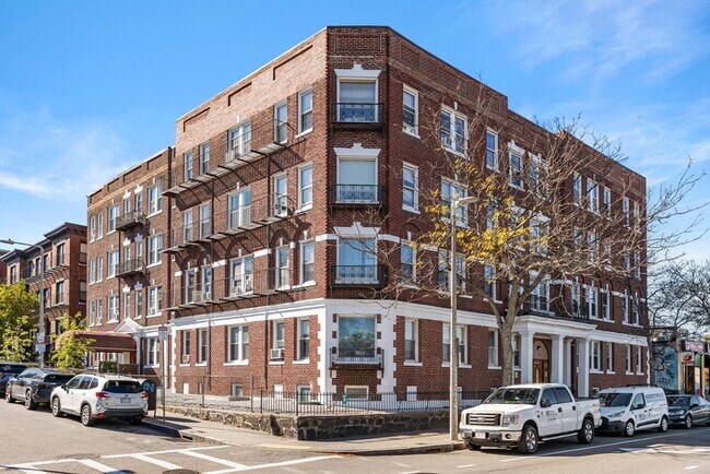 Building Photo - 178 Brighton Ave