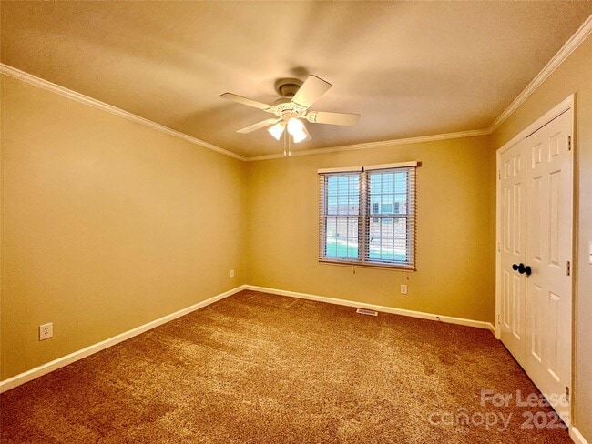 Building Photo - 911 Reverdy Ln
