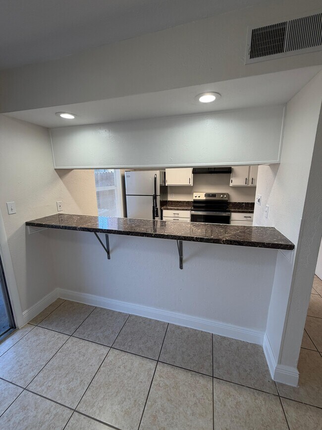 Building Photo - 4031 Norwich Rd