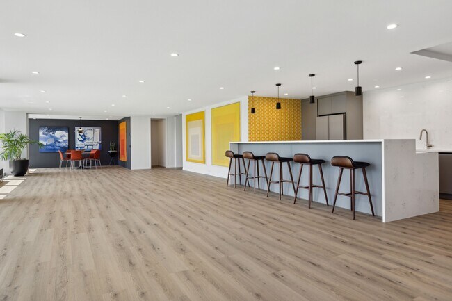 Building Photo - 330 W Diversey Pkwy