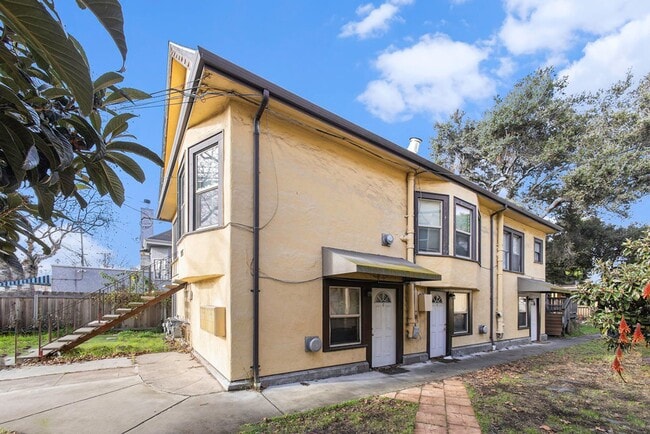 Building Photo - 935 Central Ave