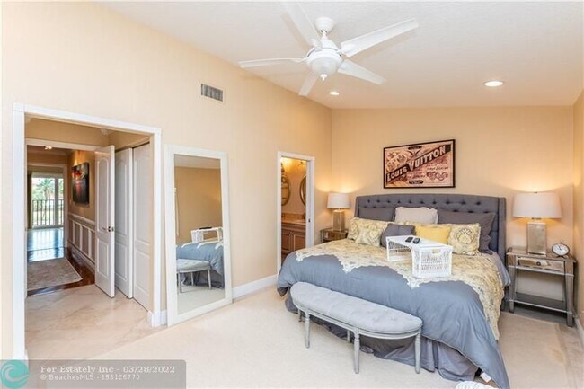 Building Photo - 270 Captains Walk