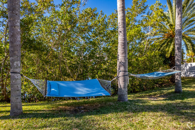 Hammocks - The Alcove at Madeira Beach