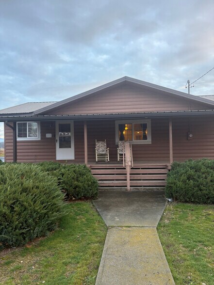 Primary Photo - 139 Pine Hollow Rd