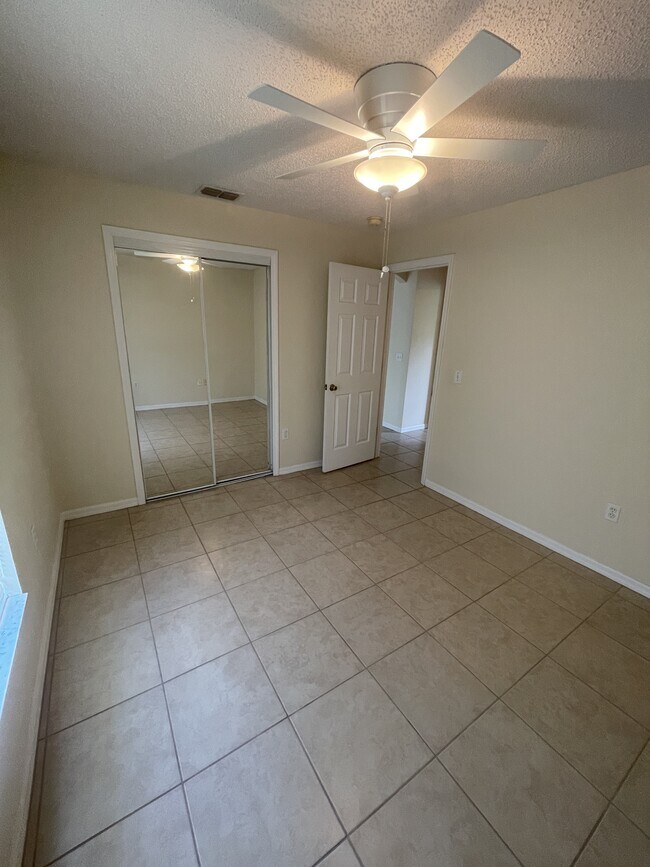 Building Photo - 3049 Mandeville St