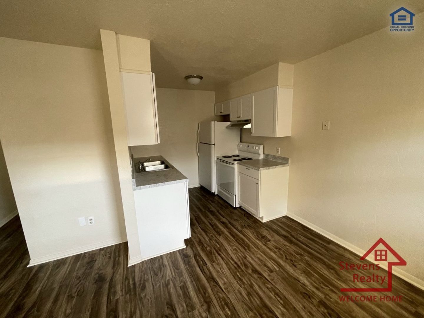 Building Photo - 1502 NW Kingsbury Ave