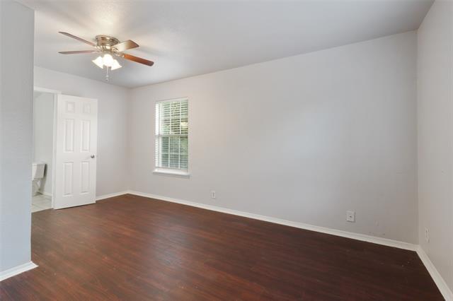 Building Photo - 1415 Oakwood Dr