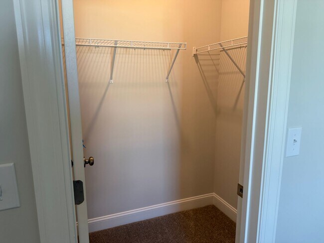 Building Photo - Brand New 5 Bedroom 3 Bathroom Single Fami...