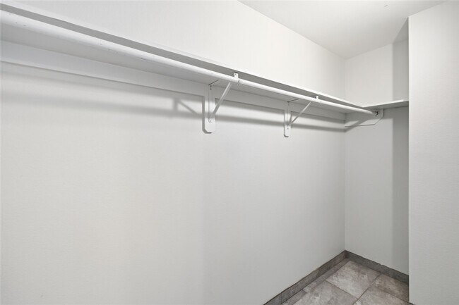 Building Photo - 6138 Brookfield Dr