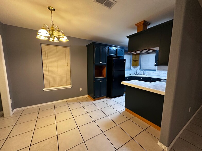 Kitchen - 6053 Blanco River St