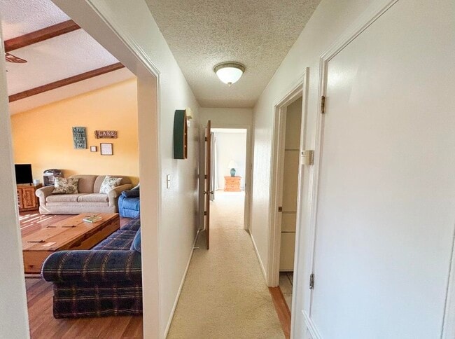 Building Photo - 209 Crest Dr