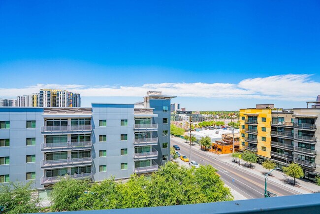 Building Photo - 333 E Roosevelt St