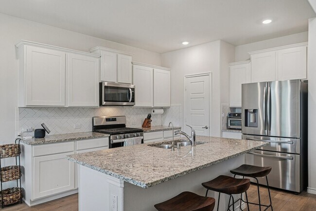 Building Photo - 1025 Indigo Ln