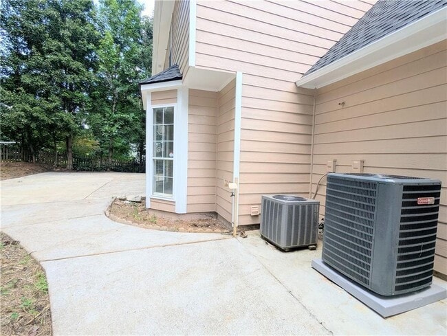 Building Photo - 830 Meadowsong Cir