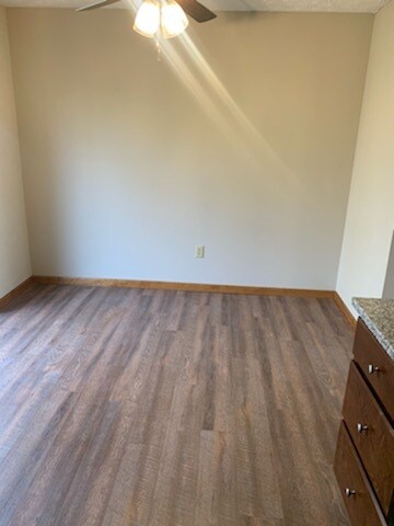 Building Photo - 751 Village Dr