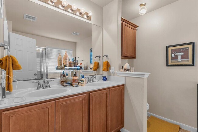 Building Photo - 206 Linden Ln