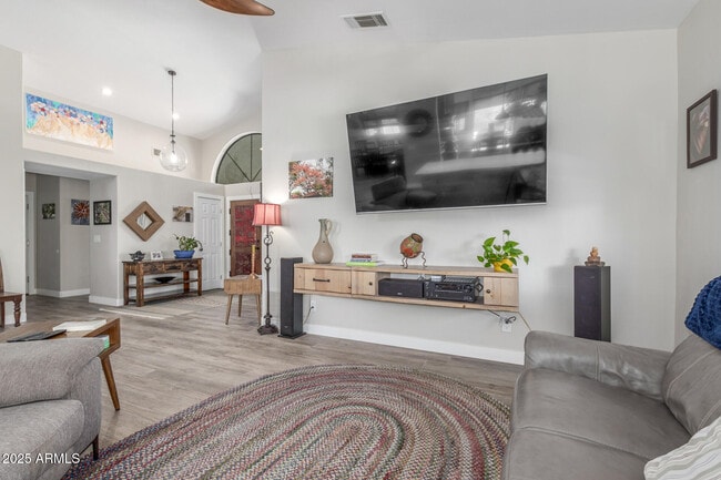 Building Photo - 15759 E Echo Hill Dr
