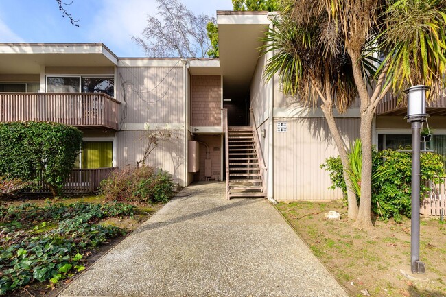 Building Photo - Charming 2bd, 1ba Condo in Mountain View