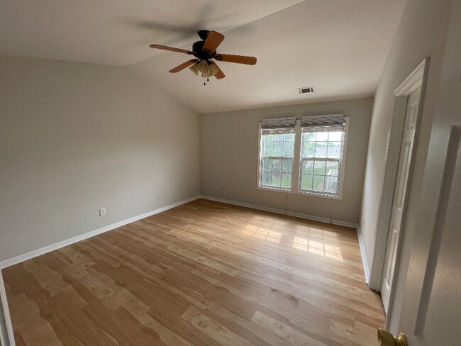 Building Photo - 2469 Redmayne Ln