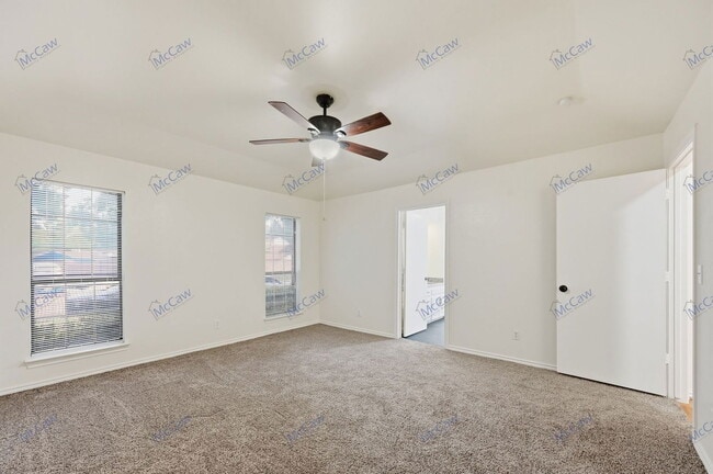 Building Photo - 709 Villa Ridge Dr