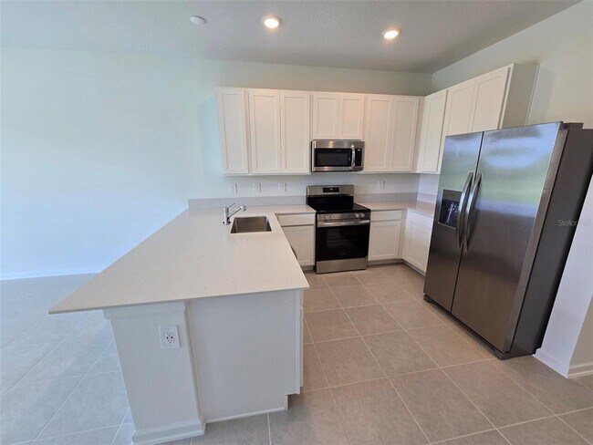 Building Photo - 3070 Chantilly Dr