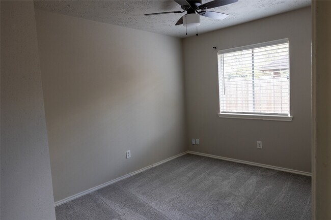 Building Photo - 12223 White River Dr