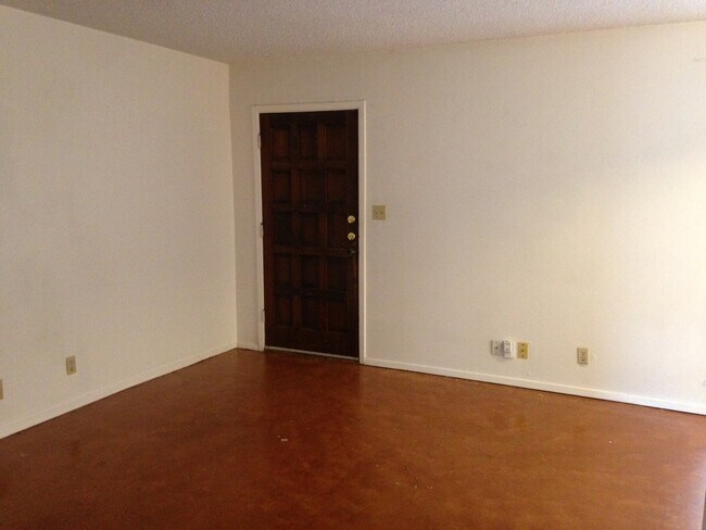 Building Photo - 500 E Riverside Dr