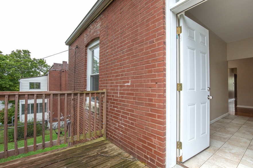 Building Photo - 6025 Kingsbury Ave