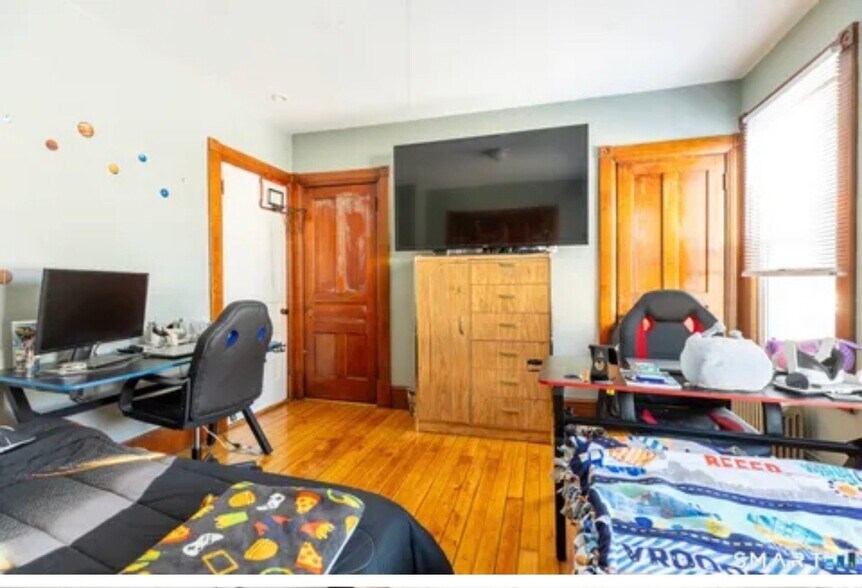 Building Photo - 20 Pleasant St