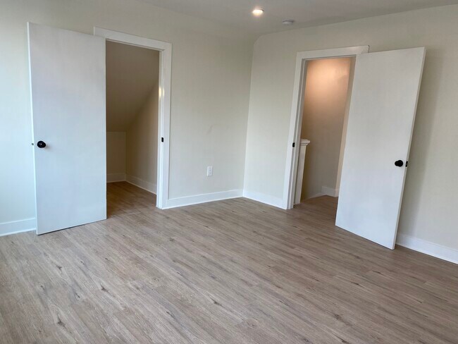 Building Photo - 1733 W 29th St