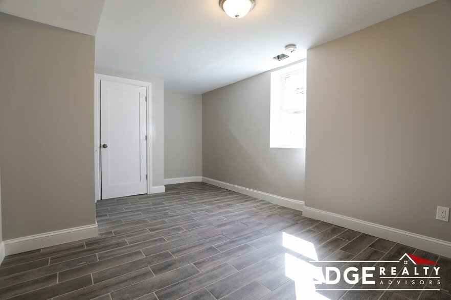 Building Photo - 14 Glenmont Rd