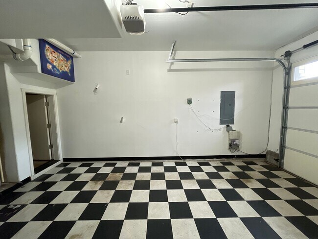 Building Photo - 3 Bedroom 2.5 Bathroom House with Bonus Room ~ Garage, A/C, includes Washer and Dryer ~ Close to ...