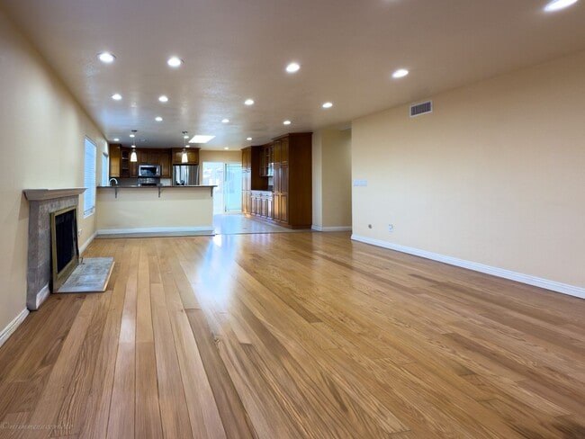 Building Photo - Beautiful 4 Bedroom, 3 Bath Home in Lemon ...