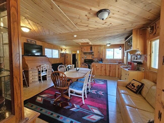 Building Photo - 46184 Park Dr