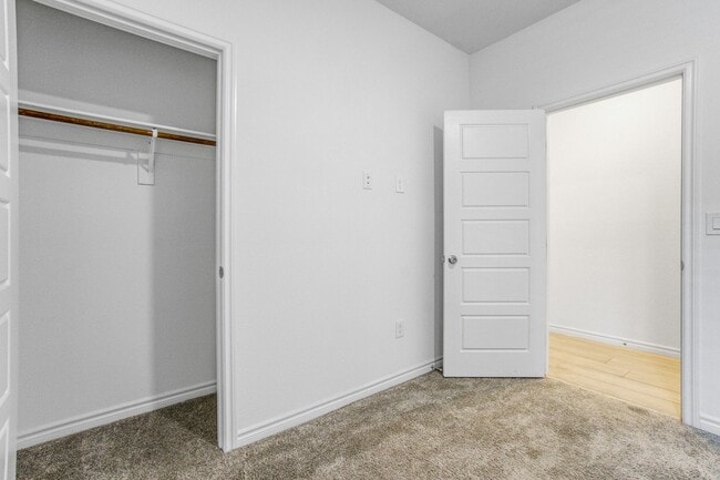 Building Photo - MULTI-GENERATIONAL New Build Home with En Suite In Skye Canyon!