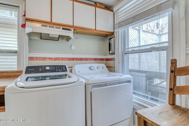 Building Photo - 19 Webb Ave