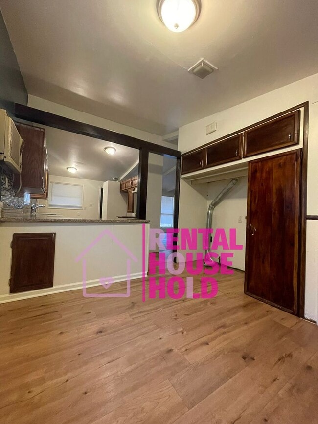 Building Photo - Beautiful 3 Bedroom Ranch~ Dearborn Heights