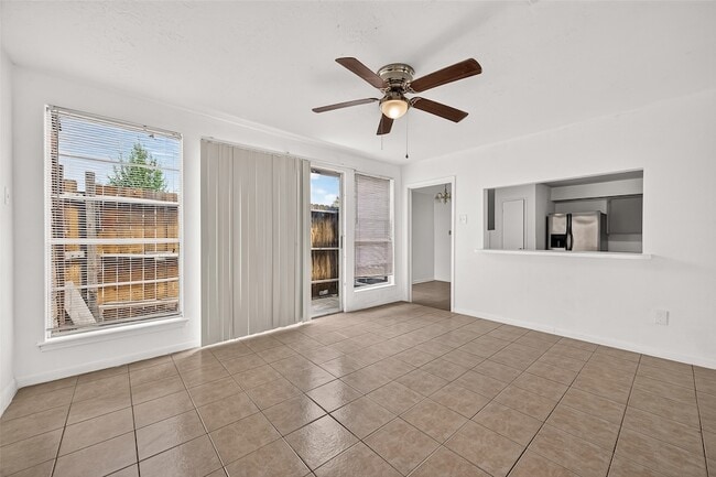 Building Photo - 2523 Creekway Cir