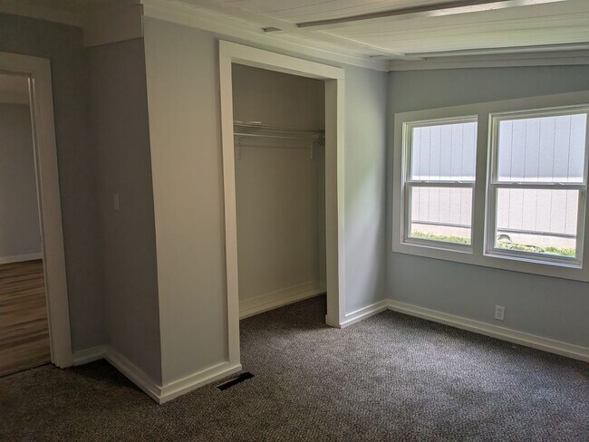Building Photo - Move in Ready 4 Bed 2 Bath House