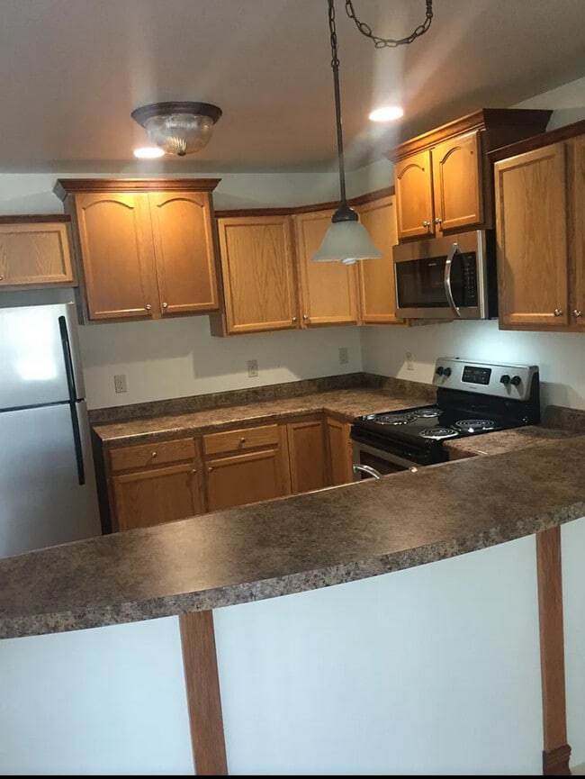 Building Photo - 2720 Hidden Dr