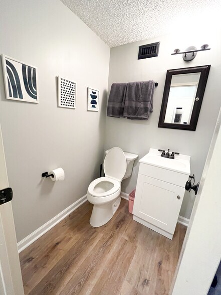 Building Photo - 1520 Senate St