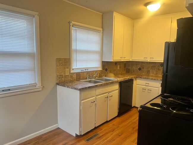 Building Photo - 4 Bedroom 1 bathroom with basement located east Wichita