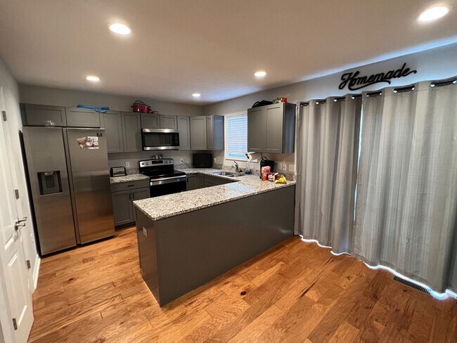 Building Photo - End Unit Townhouse with Garage and Unfinished Basement