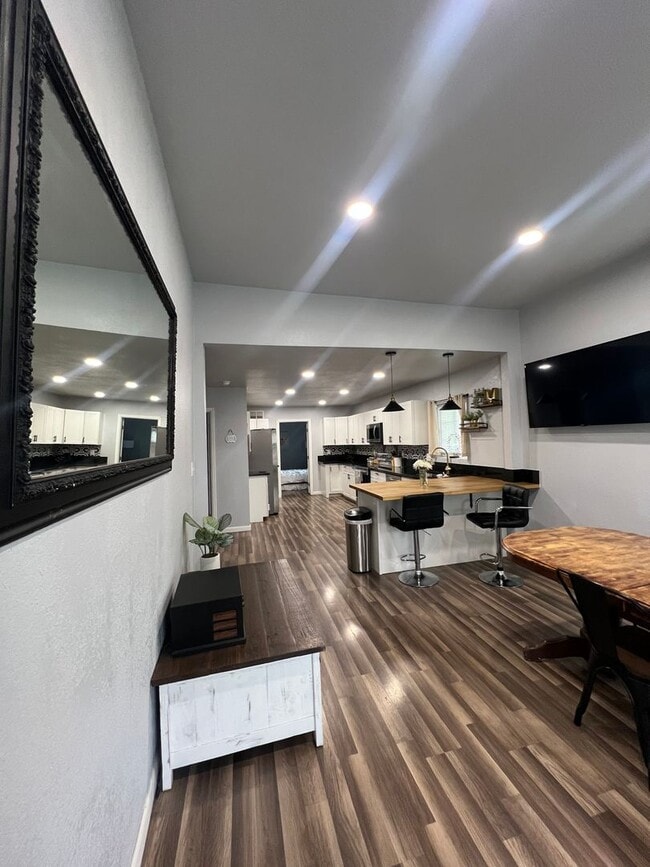 Building Photo - ALL PROSPECTIVE TENANTS MUST SUBMIT A $58 ...