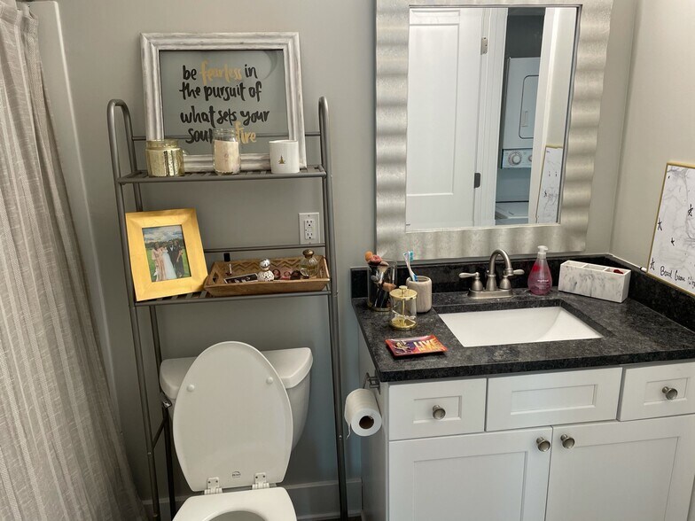 Building Photo - 2334 N Delaware St