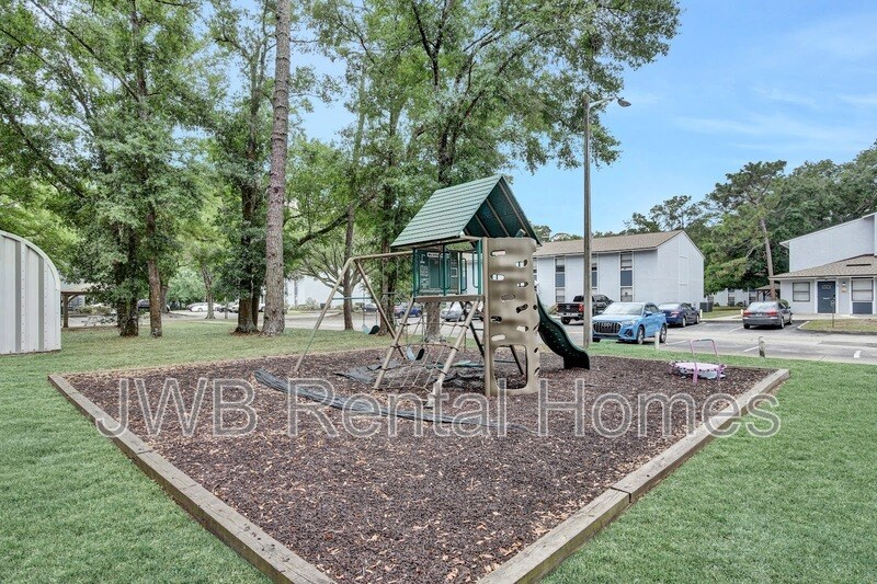 Building Photo - 10825 Key Haven Blvd